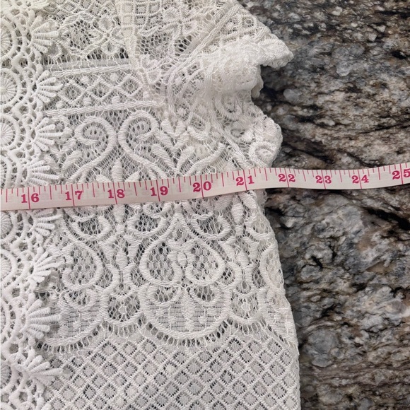 Charlotte Russe White Lace Short Sleeve Blouse, 1X - Picture 4 of 5